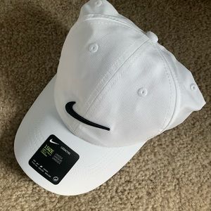 ⭐️ brand new ⭐️ women’s Nike gold hat